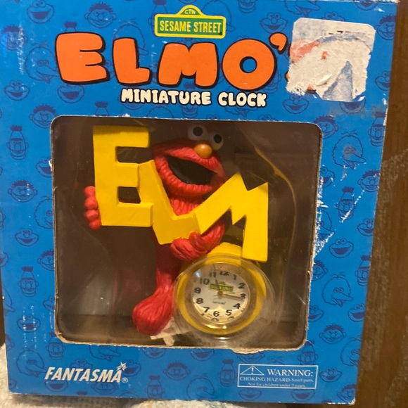 Elmo clock out of box to look at never used - Picture 1 of 3